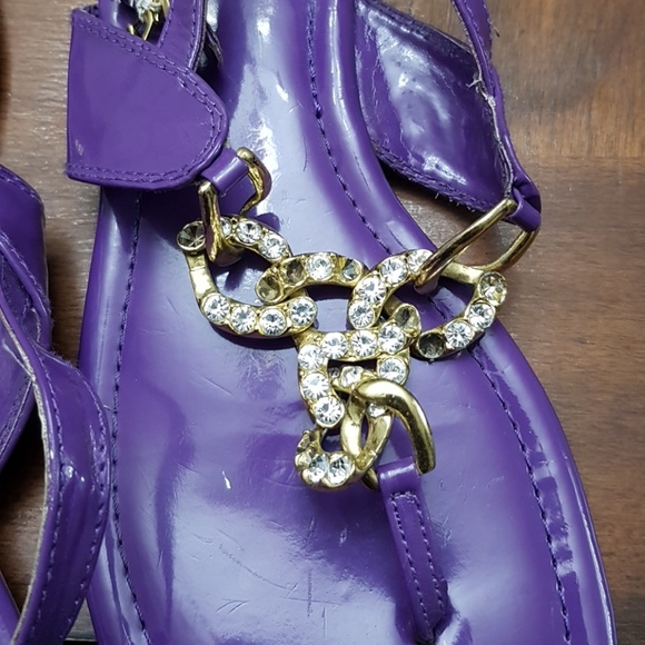Womens size 38 purple patent sandals/ gold chain - Picture 3 of 3